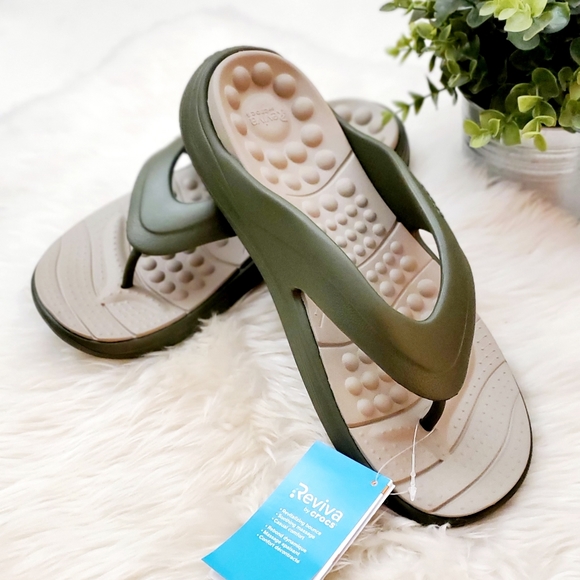 Crocs Men's Reviva Flip-Flop - Picture 7 of 7